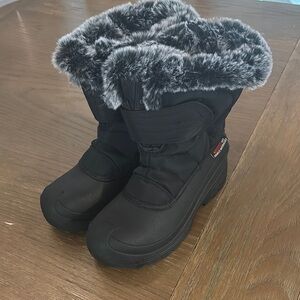 Ozark Trail Black and Gray Winter Boots with Faux Fur Trim